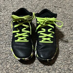 Boys Under Armour Black and Green Jet ‘21 Basketball Shoes